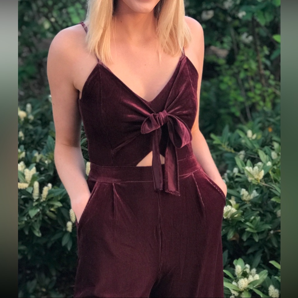Gianni Bini Bow Front Stretch Velvet Burgundy Jumpsuit, Pockets, Adj Strap